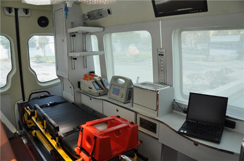 民乐县救护车内部